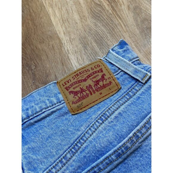 Levis 501 High-Waisted Distressed Denim Shorts With Frayed Hem Button Fly Light - Picture 7 of 8